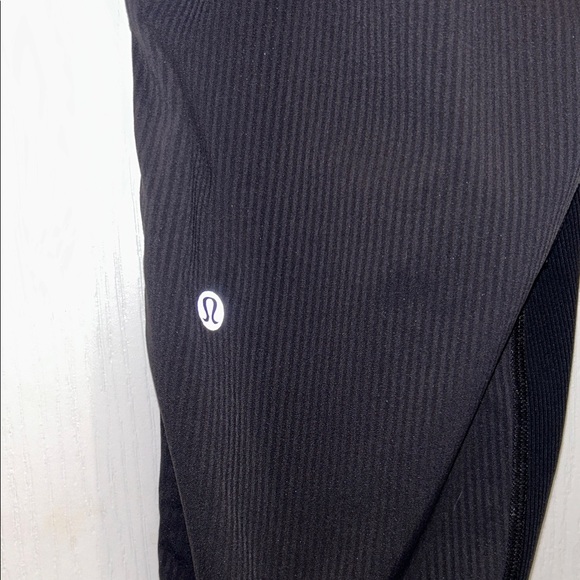Lululemon Women’s Dance Studio Mid-Rise Crop 25", Size 10 - Picture 14 of 16